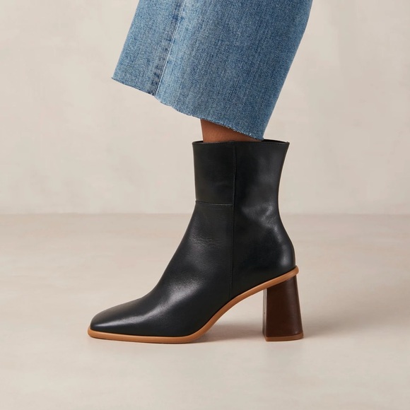 Aloha West Vintage Black Leather Ankle Boots - Picture 1 of 2